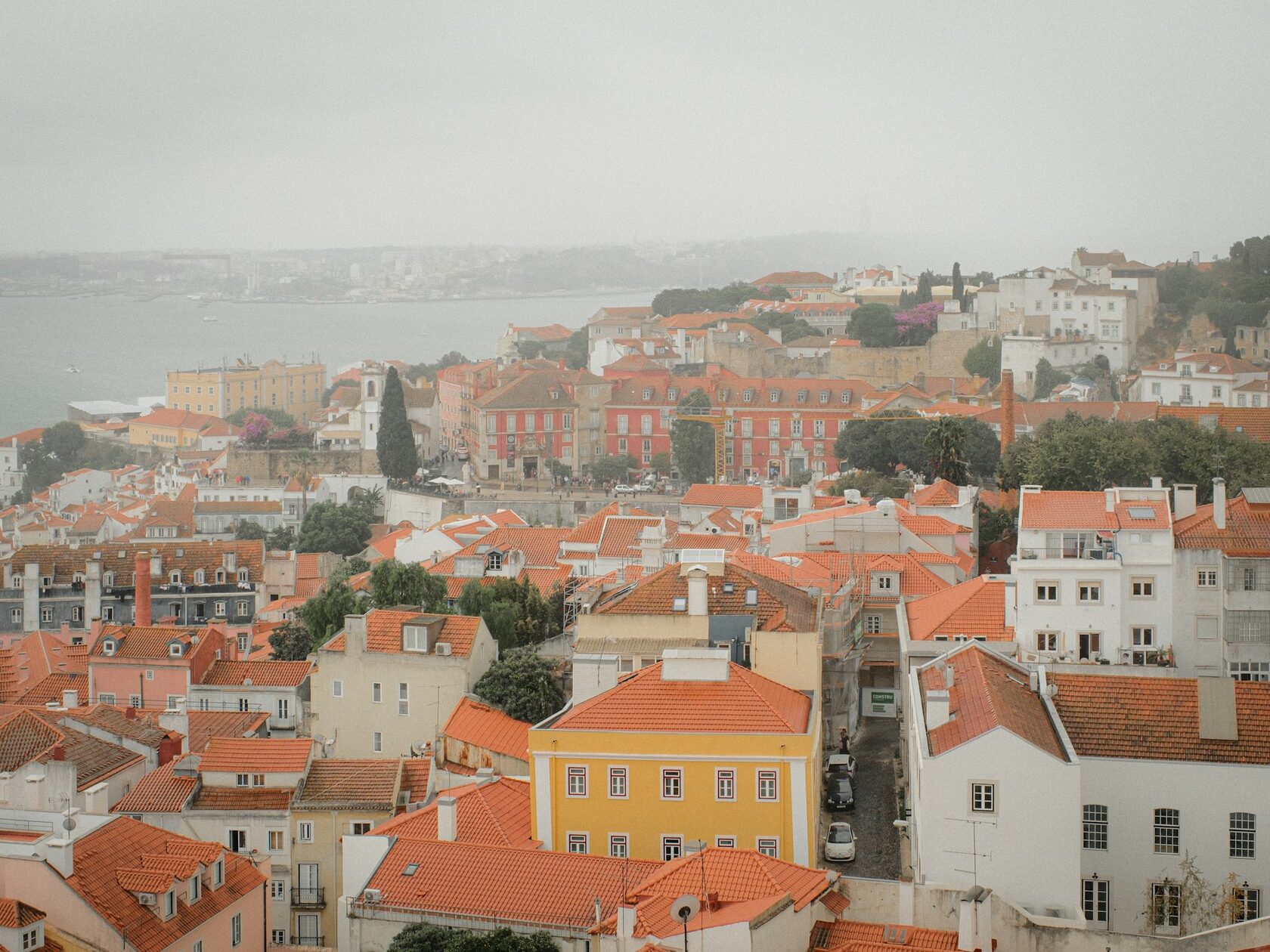 Ruelas estreitas de Alfama, Lisboa